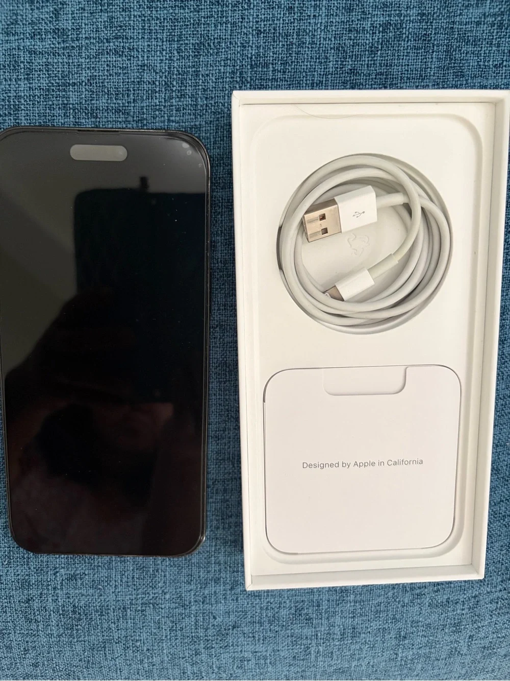 Space Black Apple iPhone 14 Pro Max 512 GB with White USB-C to Lightning Cable
